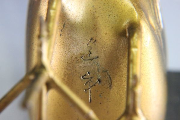 金工家 岩瀬清風作 鋳銅造 木製岩上に色絵銅雉置物 本物保証[4768u