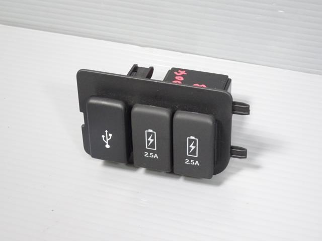 【爆買い，定番人気】 Ｎ－ＢＯＸ DBA-JF3 USBソケットパネル NH731P カスタム G-Lターボ テスト済 1kurudepa22-07-04(ホンダ用)｜売買されたオークション情報、yahooの商品情報をアーカイブ公開 - オークファン ホンダ用