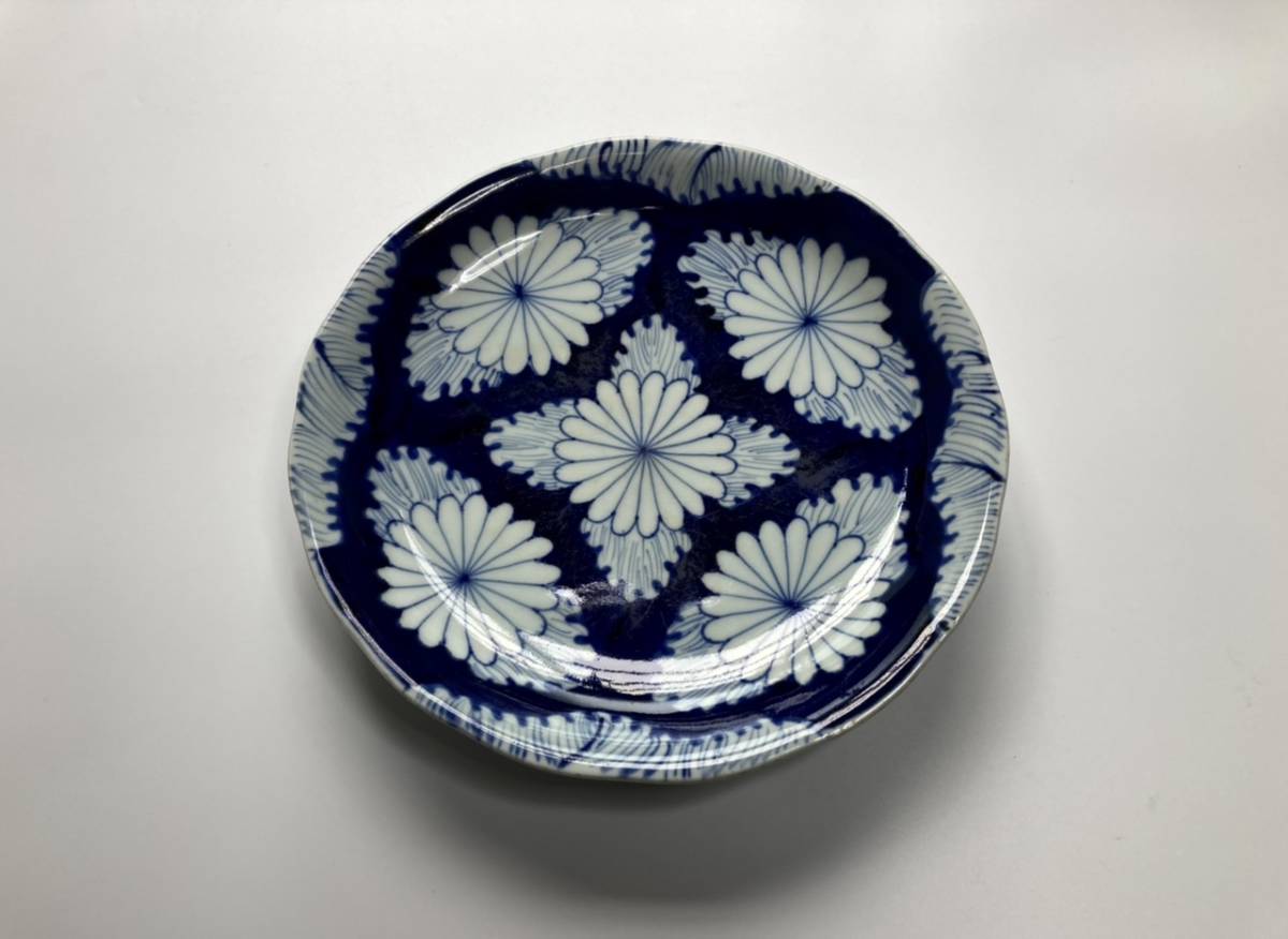 兎】古伊万里 志田窯 染付 菊模様 皿 無疵 送料お安いです！(伊万里