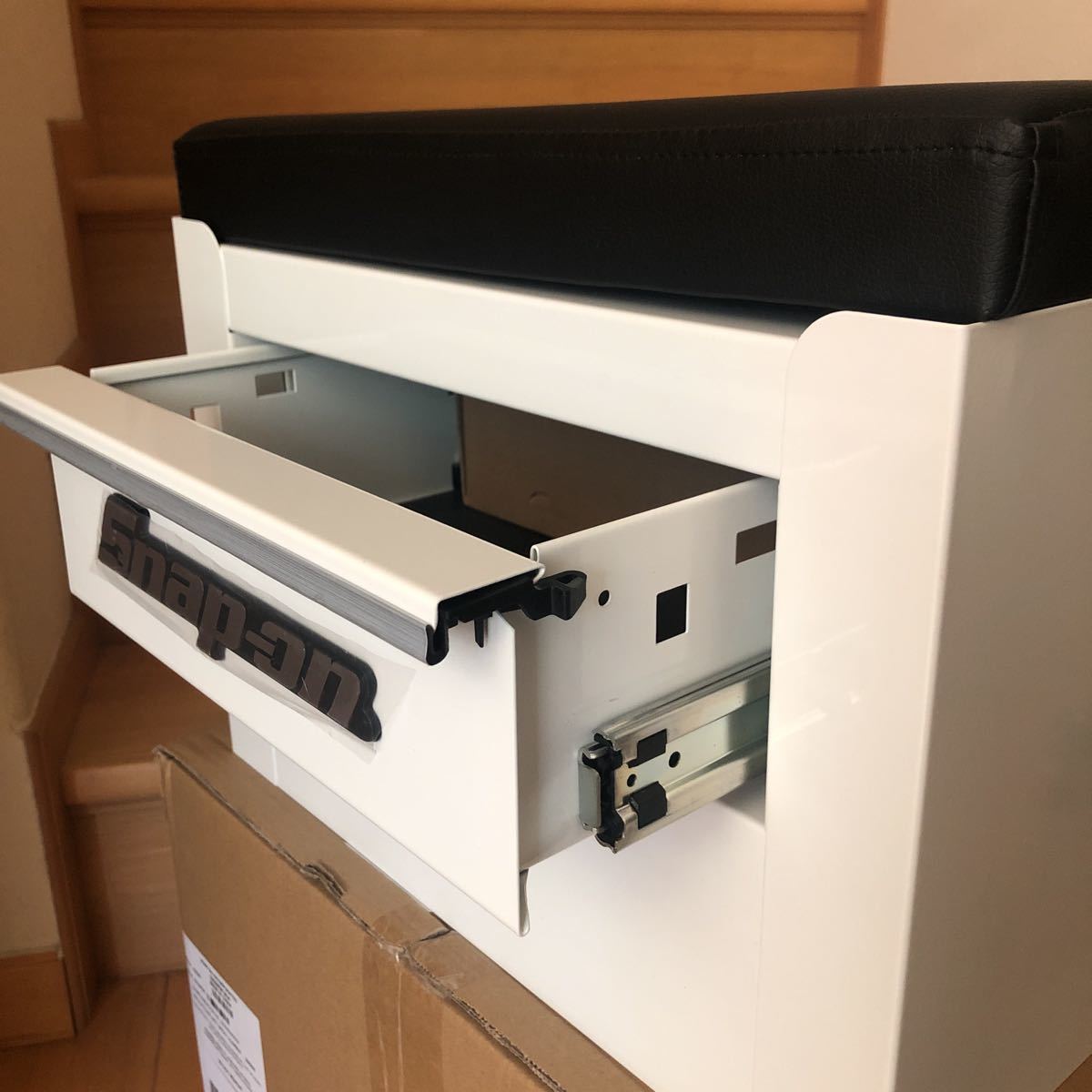 新品 限定 スナップオン シートクリーパー型 工具箱 椅子 収納 新品 限定 スナップオン シートクリーパー型 工具箱 椅子 収納