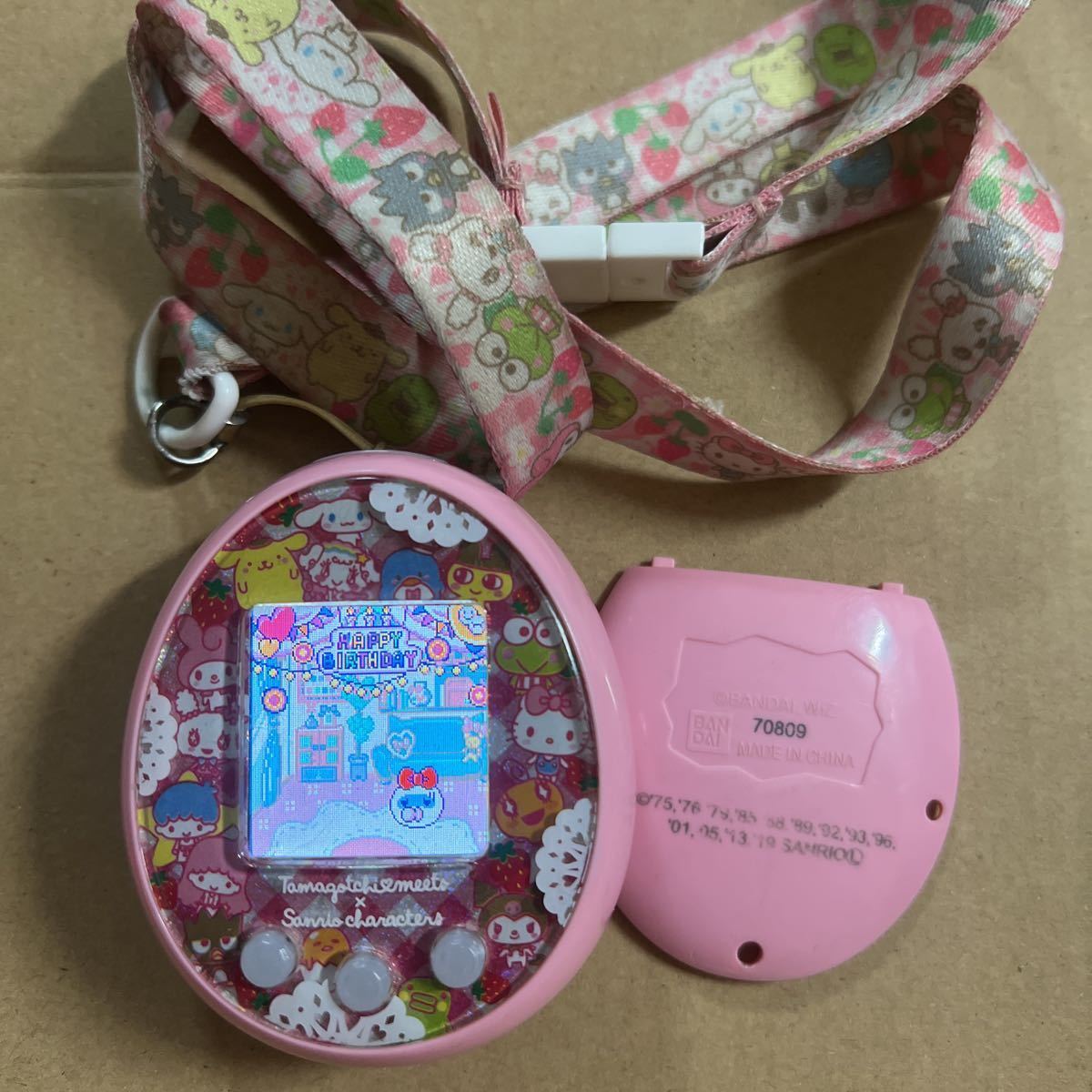 いぇー！ふぁみりーイロイロ たまごっちプラスとあそぶほん BANDAI|い 