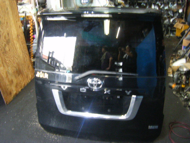 平成19年 ヴォクシー VOXY ZS DBA-ZRR70W 純正 バックドア リアゲート バックカメラ メッキガーニッシュ　202