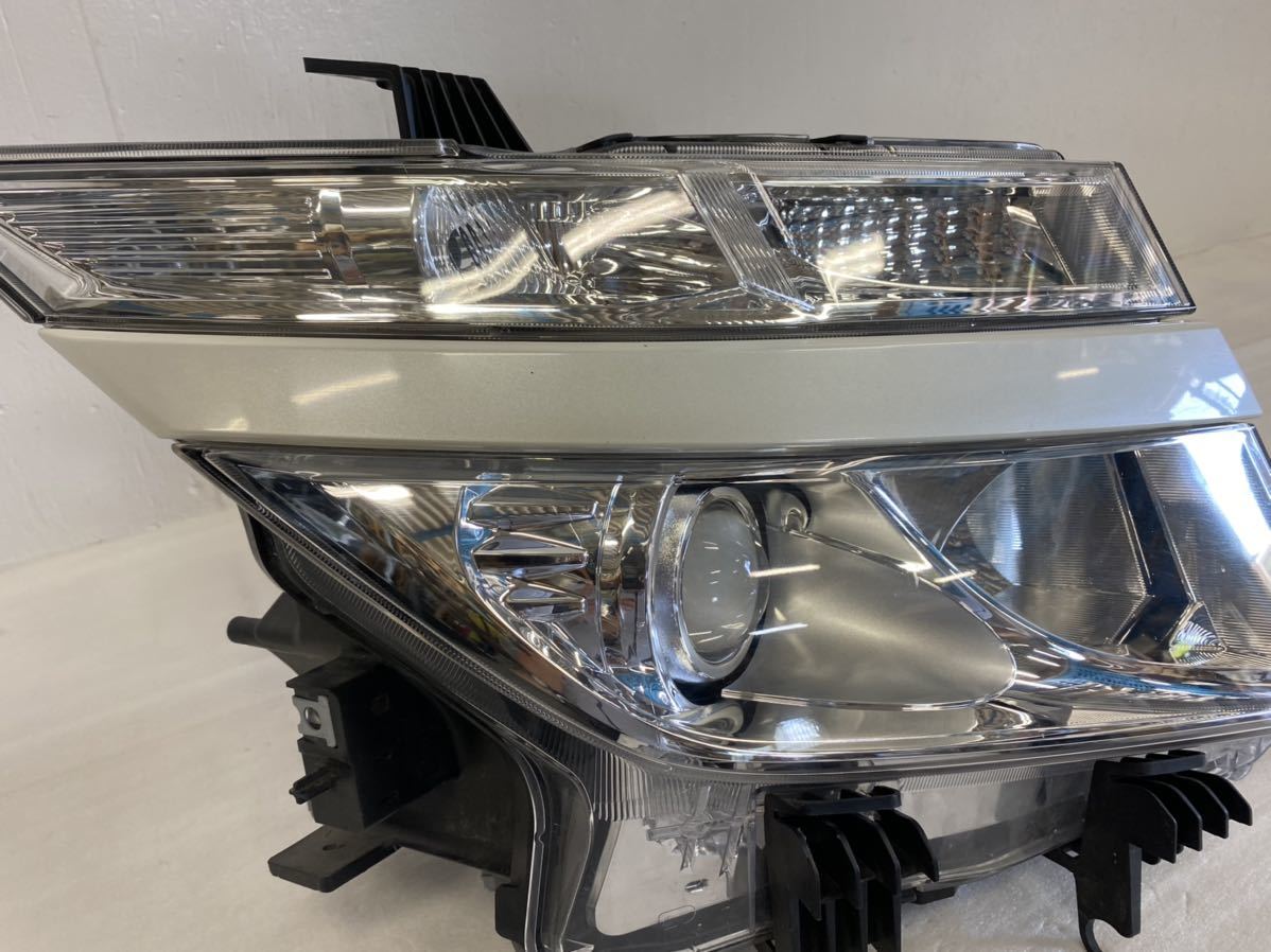 車 エルグランド E52 前期 左 ヘッドライト コイト100-23009 打刻S2