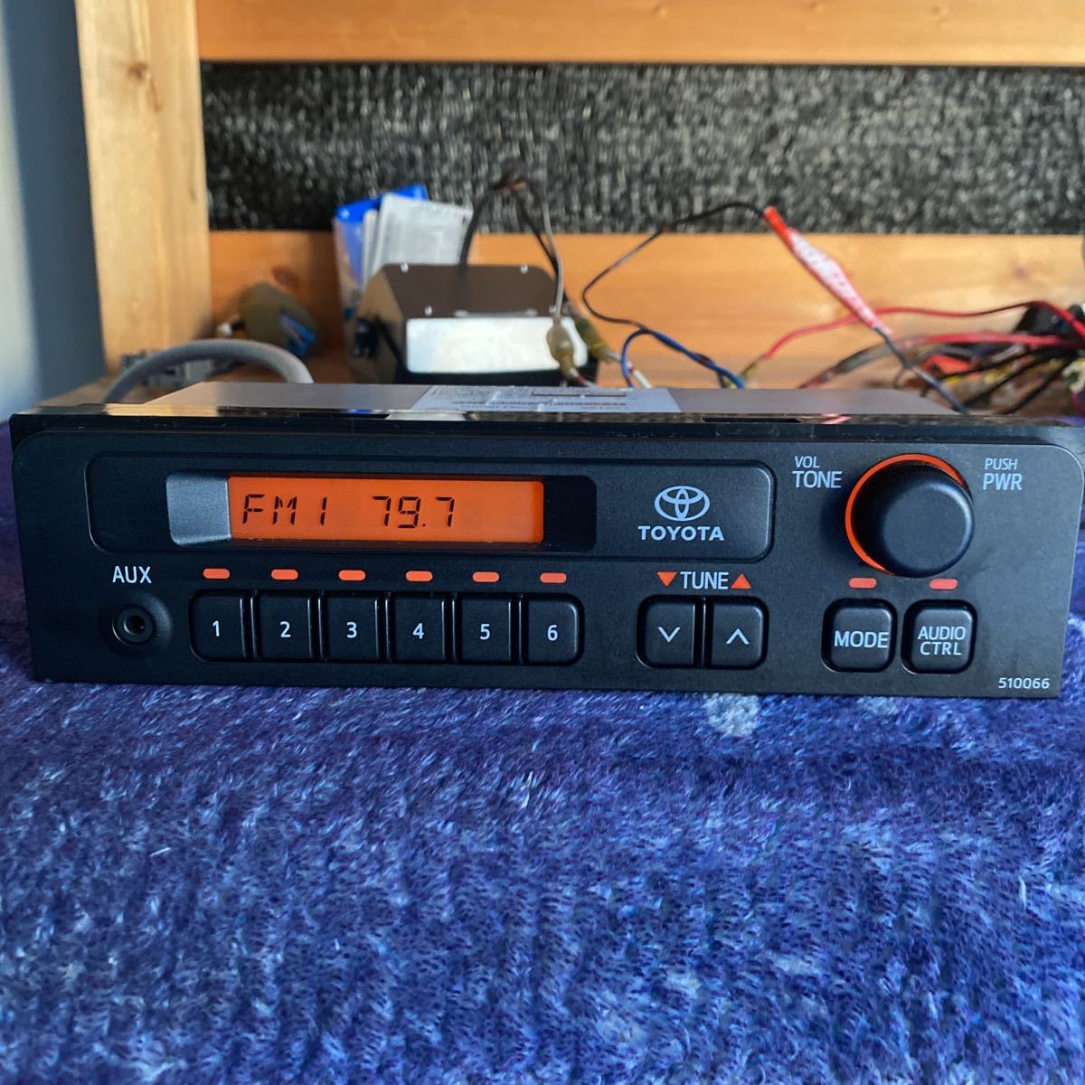 トヨタ純正 AM/FMラジオ Model No.86120-52B30 AUX 付き(チューナー 
