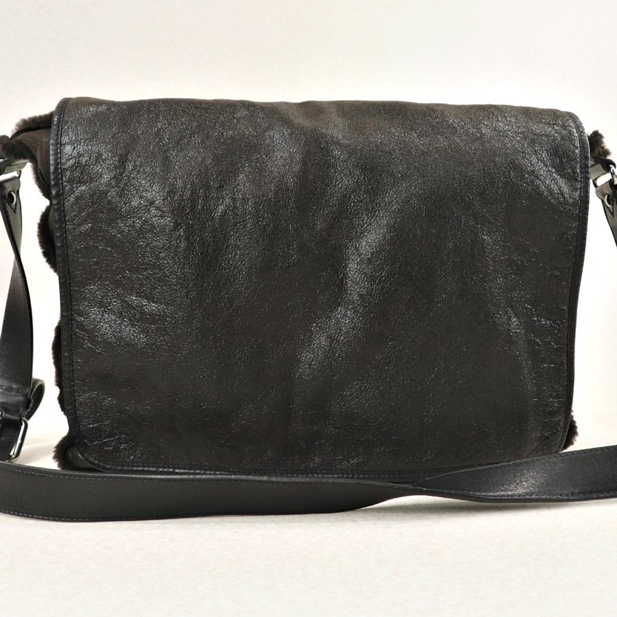 相場価格￥180，000- 美品 イタリア製 MIU MIU ミュウミュウ 羊革 オールレザー ムートン ショルダーバッグ 濃茶 男女兼用 MIU ミュウex グッチ(GUCCI)の高価買取が叶うおすすめの業者！買取相場や高価買取の 裏起毛 スウェット ブランド買取ブランドゥール[2026