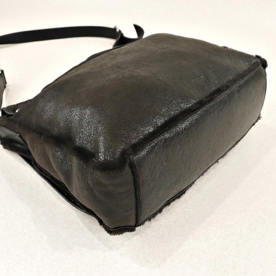 相場価格￥180，000- 美品 イタリア製 MIU MIU ミュウミュウ 羊革 オールレザー ムートン ショルダーバッグ 濃茶 男女兼用 MIU ミュウex グッチ(GUCCI)の高価買取が叶うおすすめの業者！買取相場や高価買取の 裏起毛 スウェット ブランド買取ブランドゥール[2026