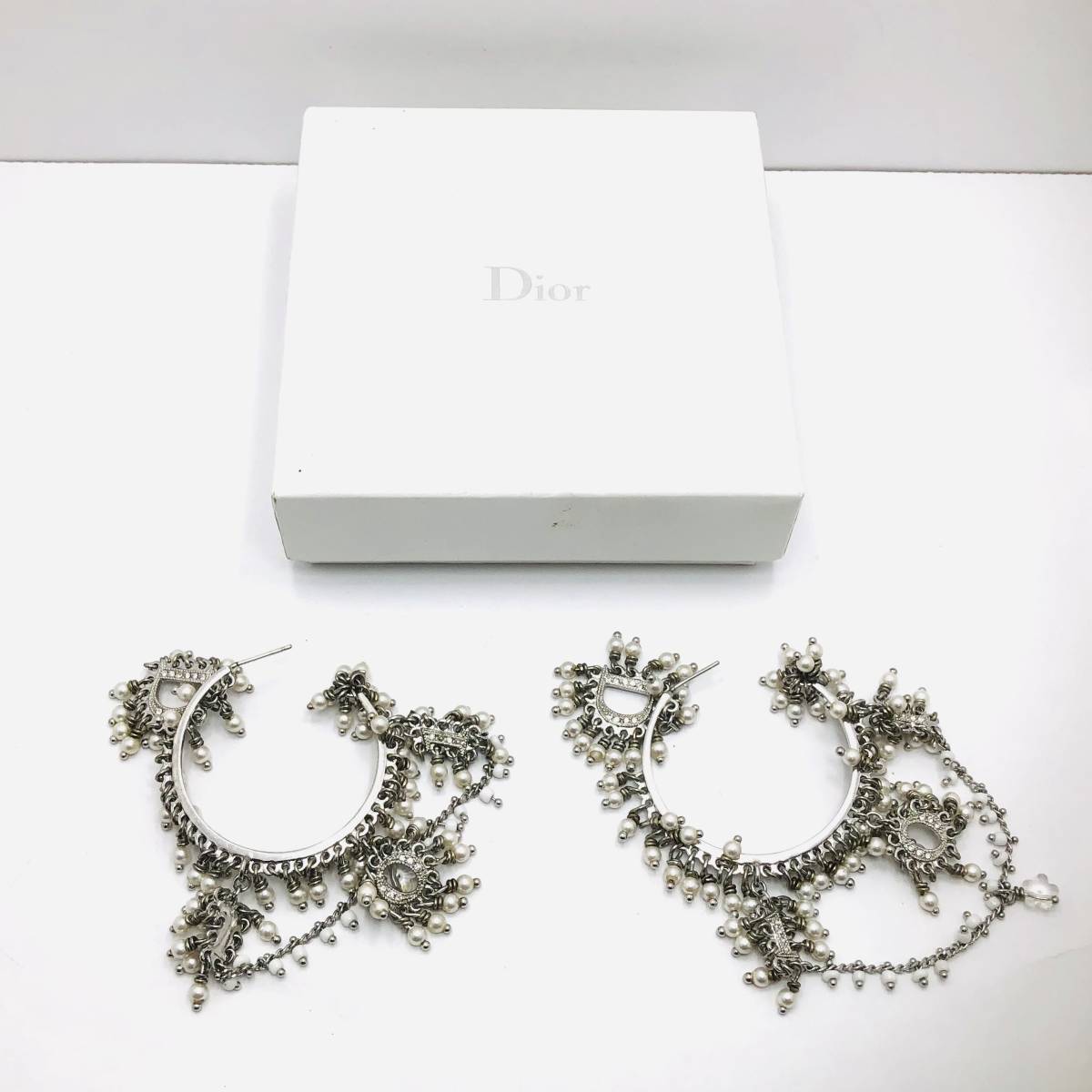 ディオール Dior フェイクパール ピアス ロゴ シルバーカラー