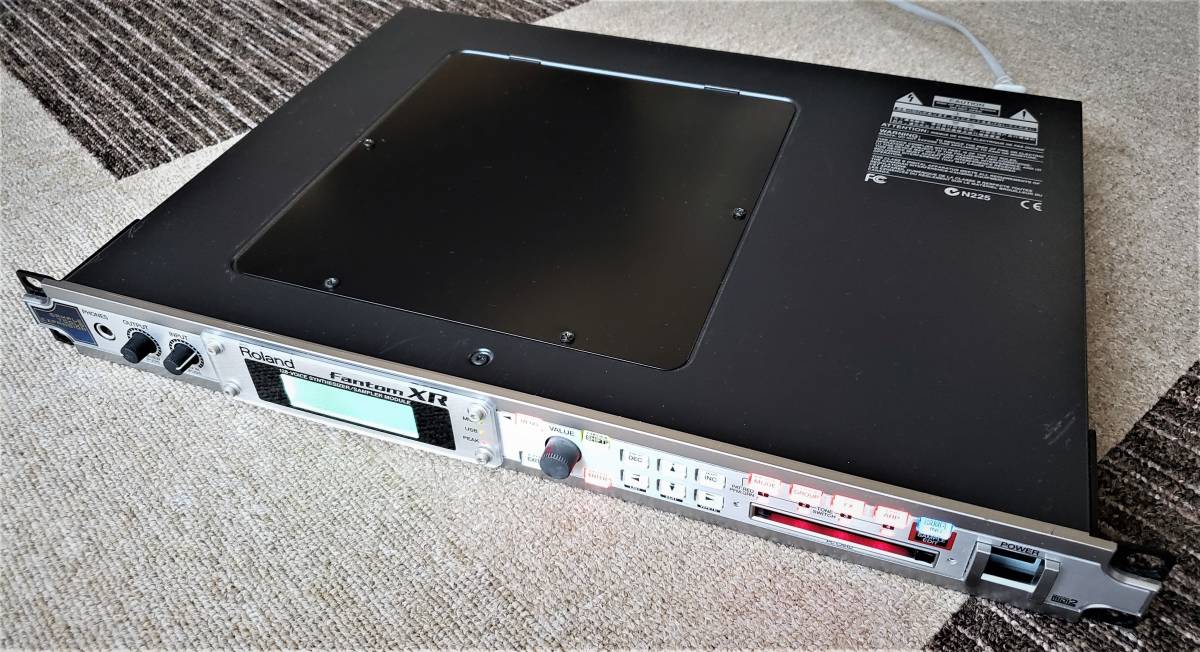 Roland「Fantom XR」現状品。SampleToolsExpansion適用済。 液晶NG。電源ボタン表装無し。512MB増設済み。出音確認済み。