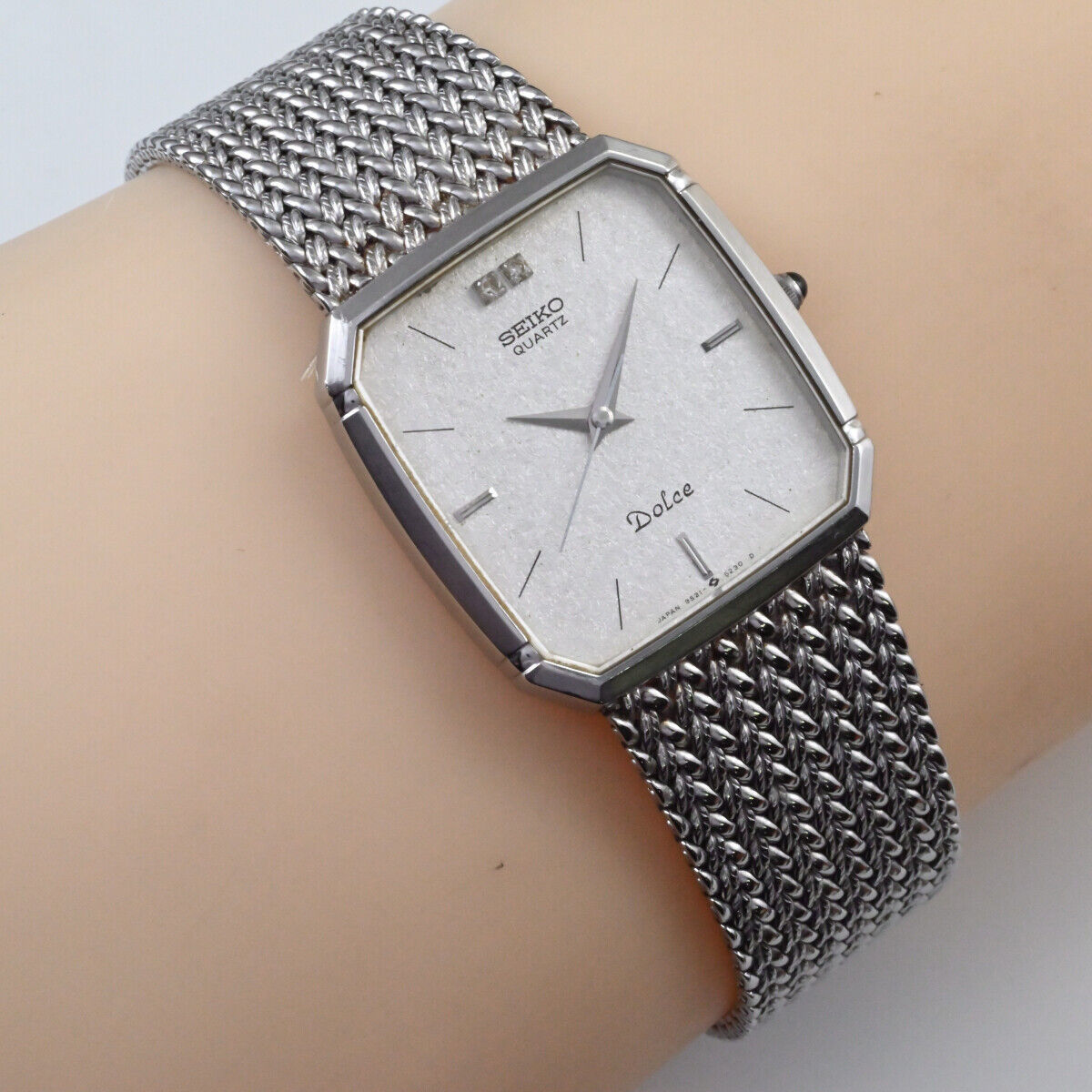 SEIKO】セイコー DOLCE QUARTZ 27mm/4.7mm Square Silver Dial Ref