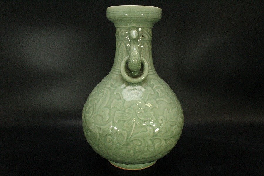 銀閣】中国美術 青磁 陽刻 纏枝蓮花紋 瓶 高37.5cm 旧家蔵出(AZ673