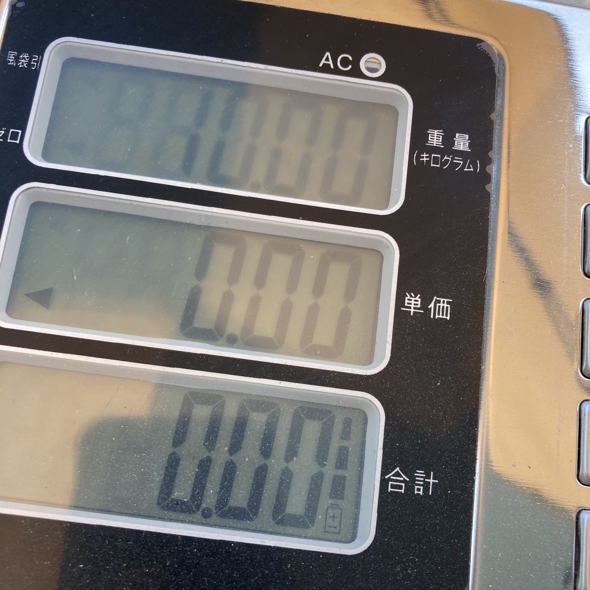 スロット パチスロ メダル 約2000枚 25パイ 25φ 10kg 不揃い絵柄 領収 