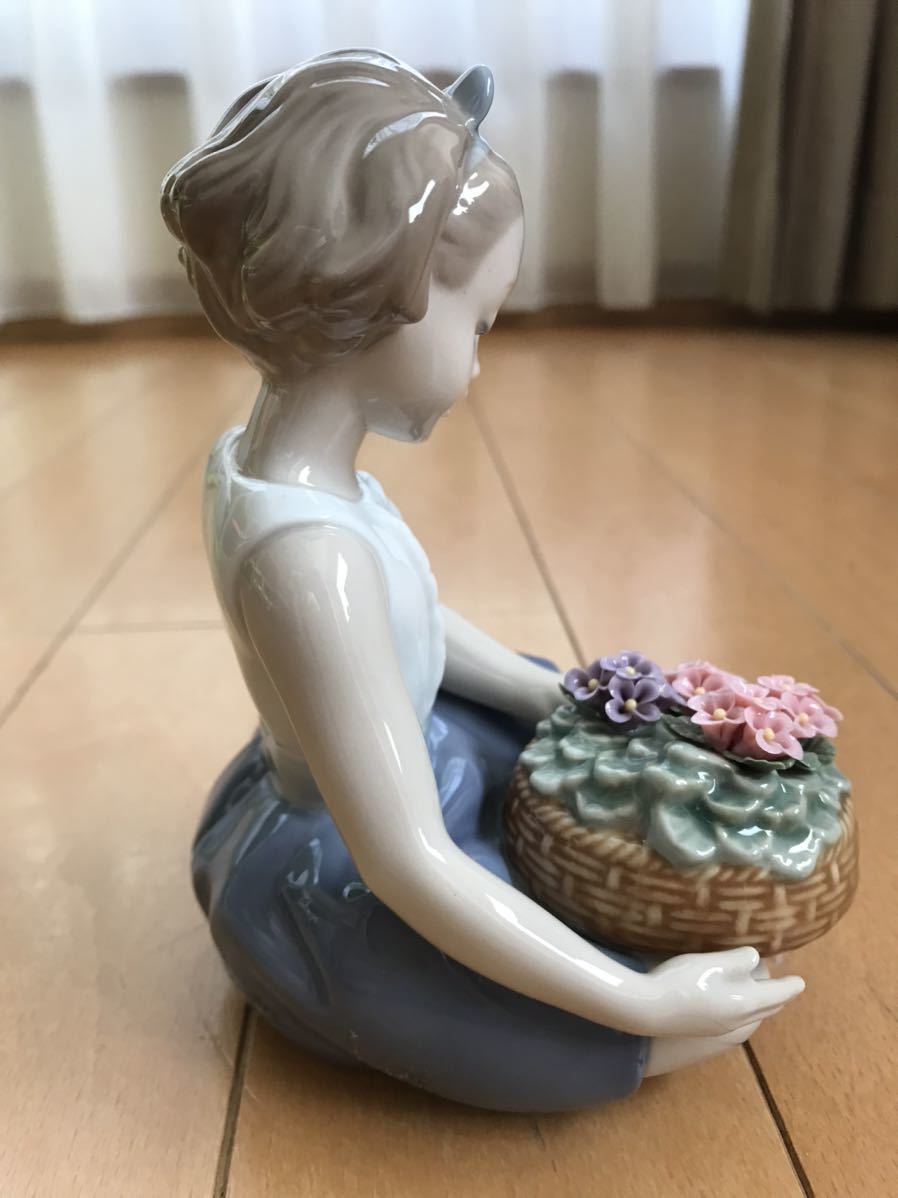 リヤドロ | Lladro リヤドロ公式オンライン Arranging 女性 Flowers