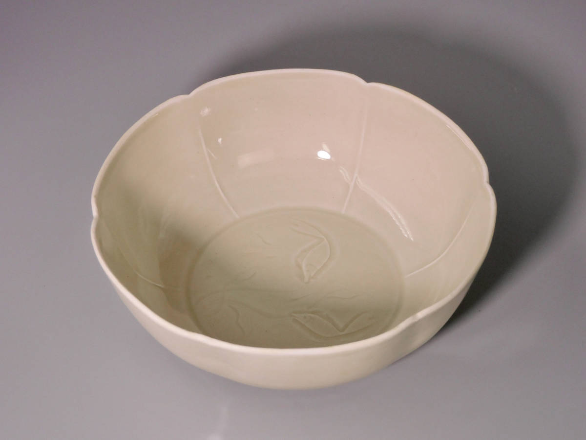 宋時代 定窯 白磁魚文茶碗 共箱 仕覆 伝世品 宋時代 定窯 白磁魚文茶碗 共箱 仕覆 伝世品