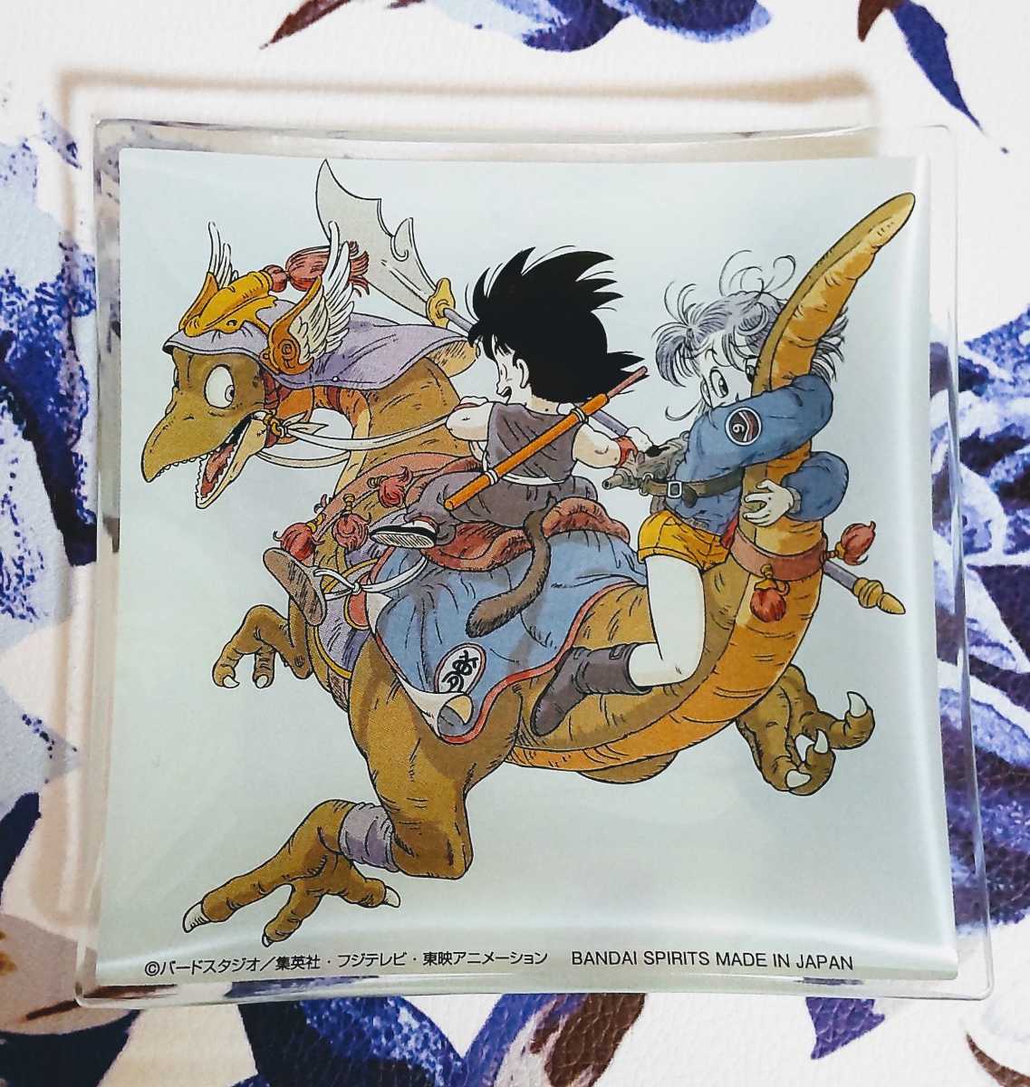 即決 新品 非売品 ドラゴンボール 悟空 ブルマ 恐竜 ガラス製 スクエア