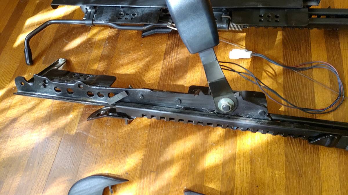 レカロシートレール セリカ ST205セリカGT-FOUR純正オプション 運転席側 ST205 ST205（シートレール｜内装パーツ）：パーツ<車用品 GT-FOUR 純正オプション 希少品 RECARO セリカGT-FOUR ＳＴ２０５セリカにレカロシート レカロ 助手 シート(パーツ)の中古 運転
