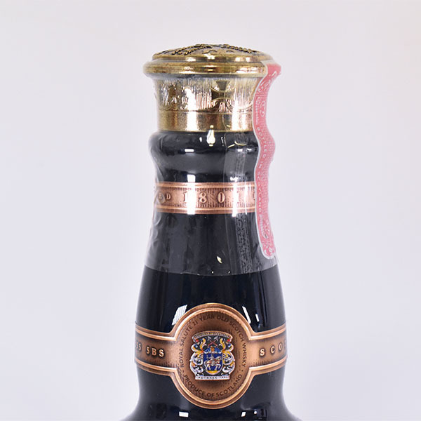 ☆ロイヤル サルート 21年 青 陶器ボトル ＊巾着袋 箱付 700ml⁄1，