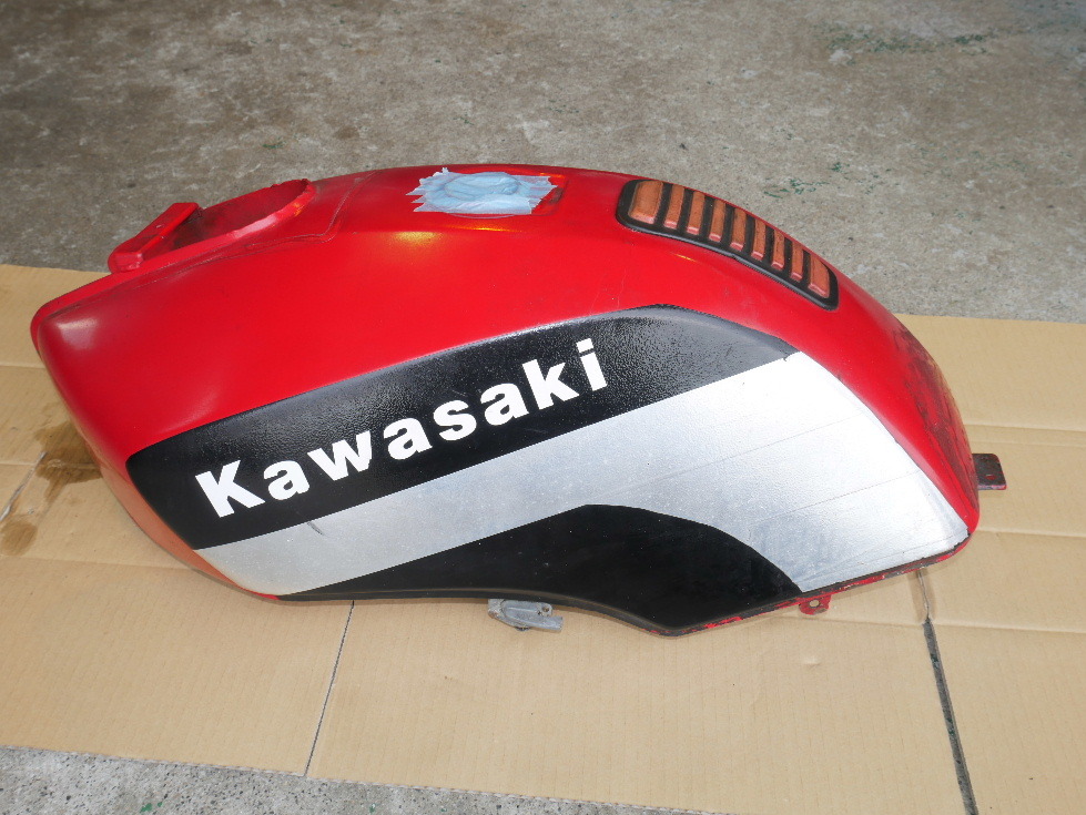 空冷 ZX750A -gpz750(タンク)の中古品・新品 実働 Y様空冷GPZ750整備模様と完成写真 ポイントカバー 空冷ＧＰＺ７５０Ｆ純正タンク中古　難あり　ＺＸ７５０Ａ　