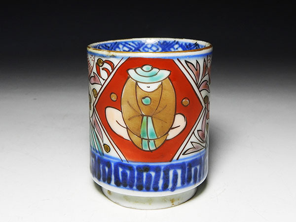 桃 酒器ぐい呑み：古伊万里色絵人物図のぞき猪口(その他)｜売買され