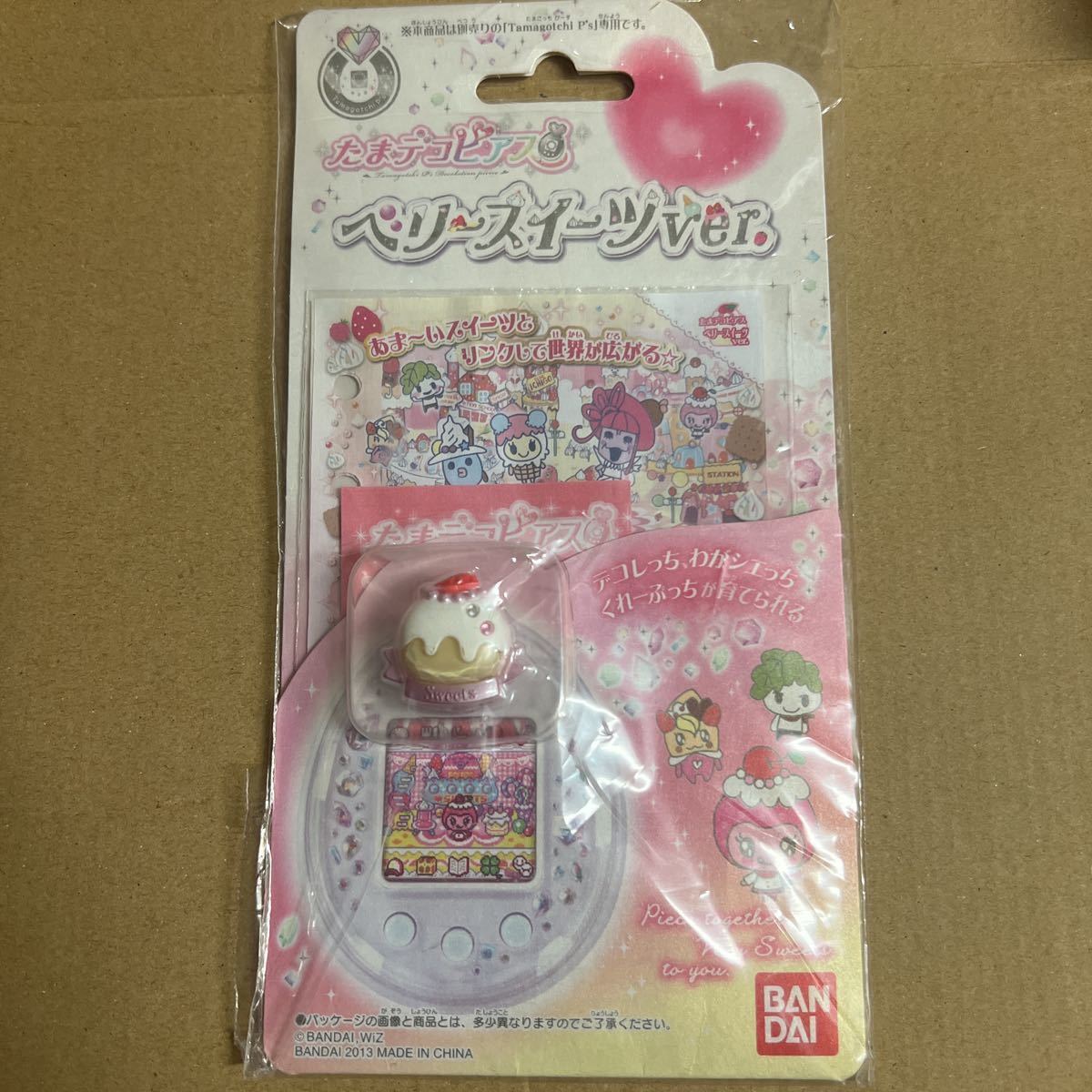 BANDAI たまごっち たまデコピアス ベリースイーツver バンダイ たま