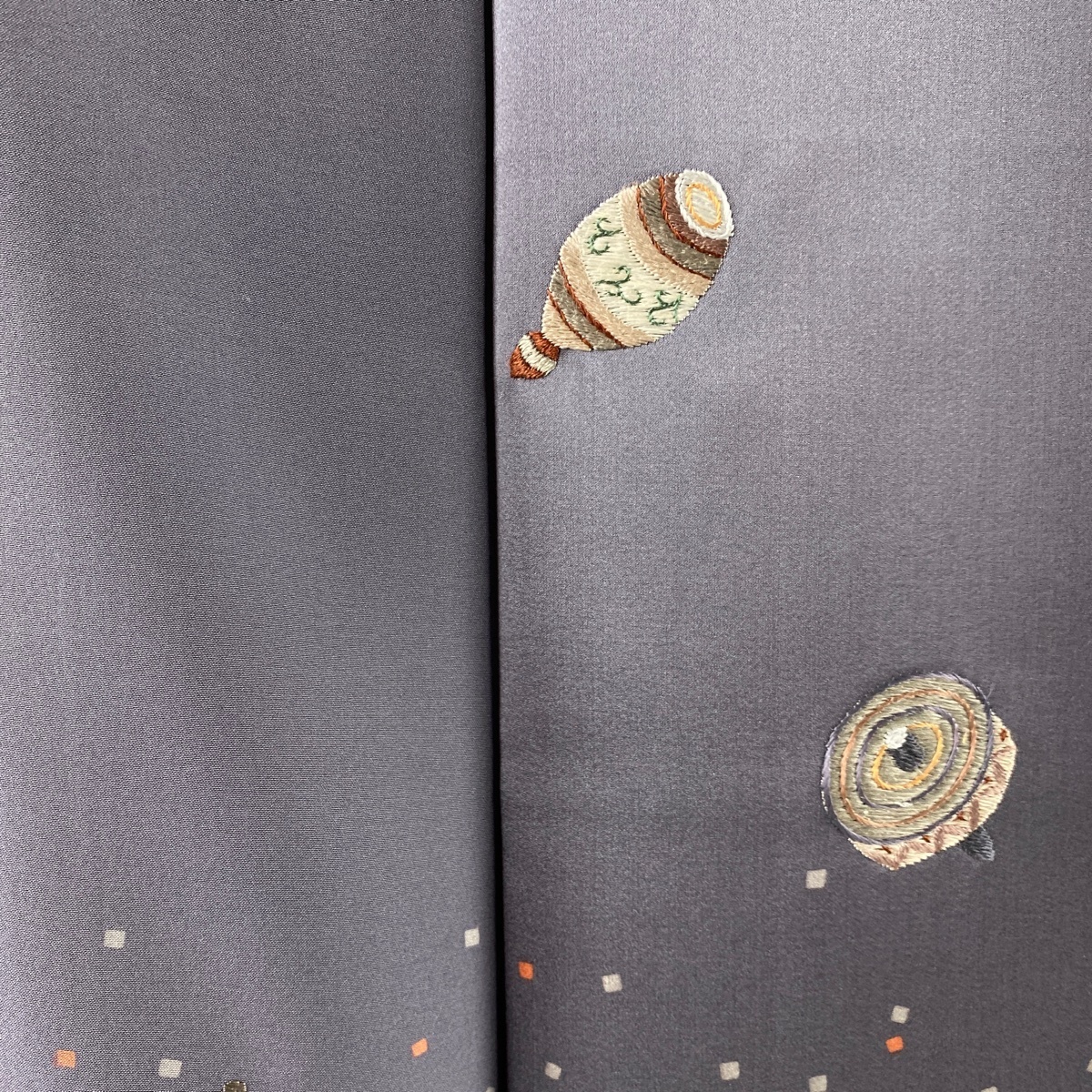 訪問着 美品 名品 独楽 幾何学 刺繍 金糸 灰色 袷 158.5cm 63.5cm S 正絹 【中古】 ☆☆☆☆ 袷 訪問着 M 裄丈65.5cm 袋帯セット 箔