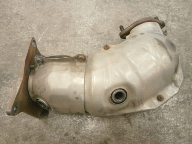 低価，SALE 【中古】ZVW30 プリウス 2ZR-FXE 触媒 GP2 TB2