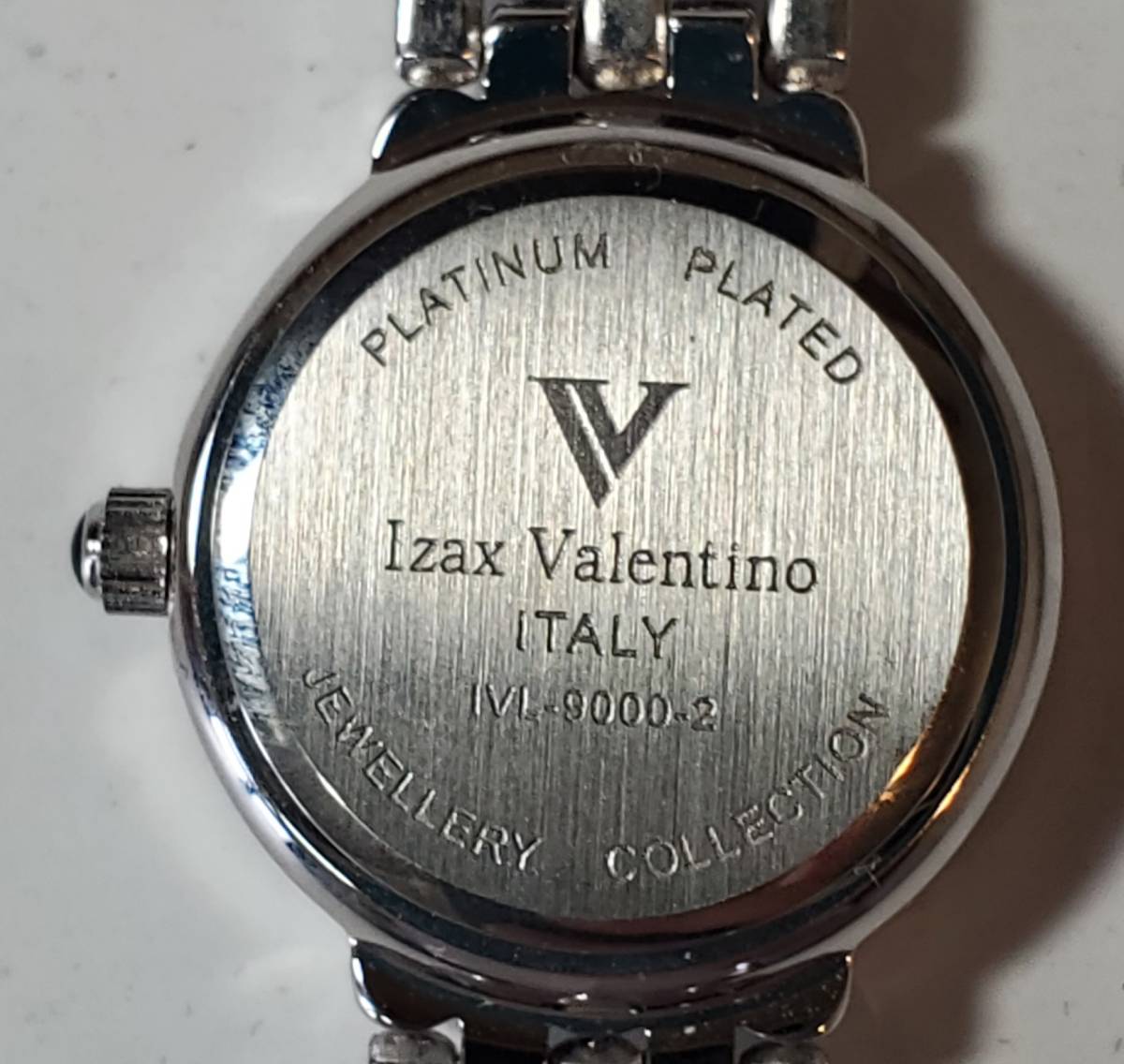 IZAX VALNTINO レディス宝飾腕時計 天然サファイヤ