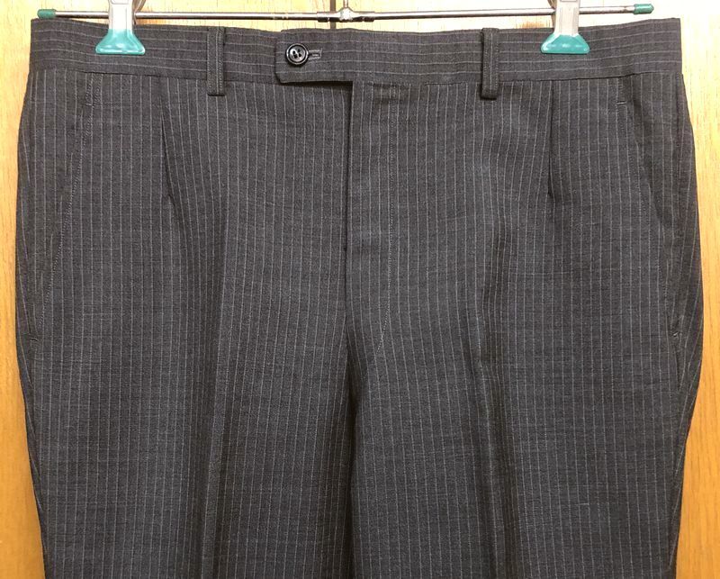 メンズ★LANVIN★シングルスーツ R46-44-82　グレーストライプ　中古品 ランバン スーツ ジャケット セットアップ H48-25-79 Parisランバンロングコート美品ルカオッセンドライバー