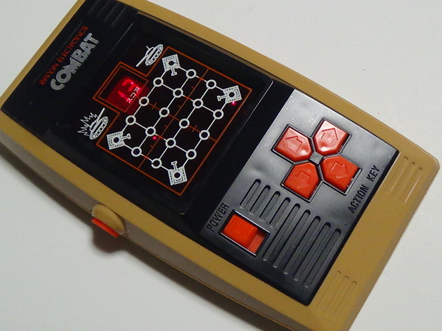 再値下 バンダイ コンバット LSI Portable game 日本製 ビンテージ レトロ おもちゃ 昭和 COMBAT 戦争 戦場 タンク 迷路 LCD 箱付