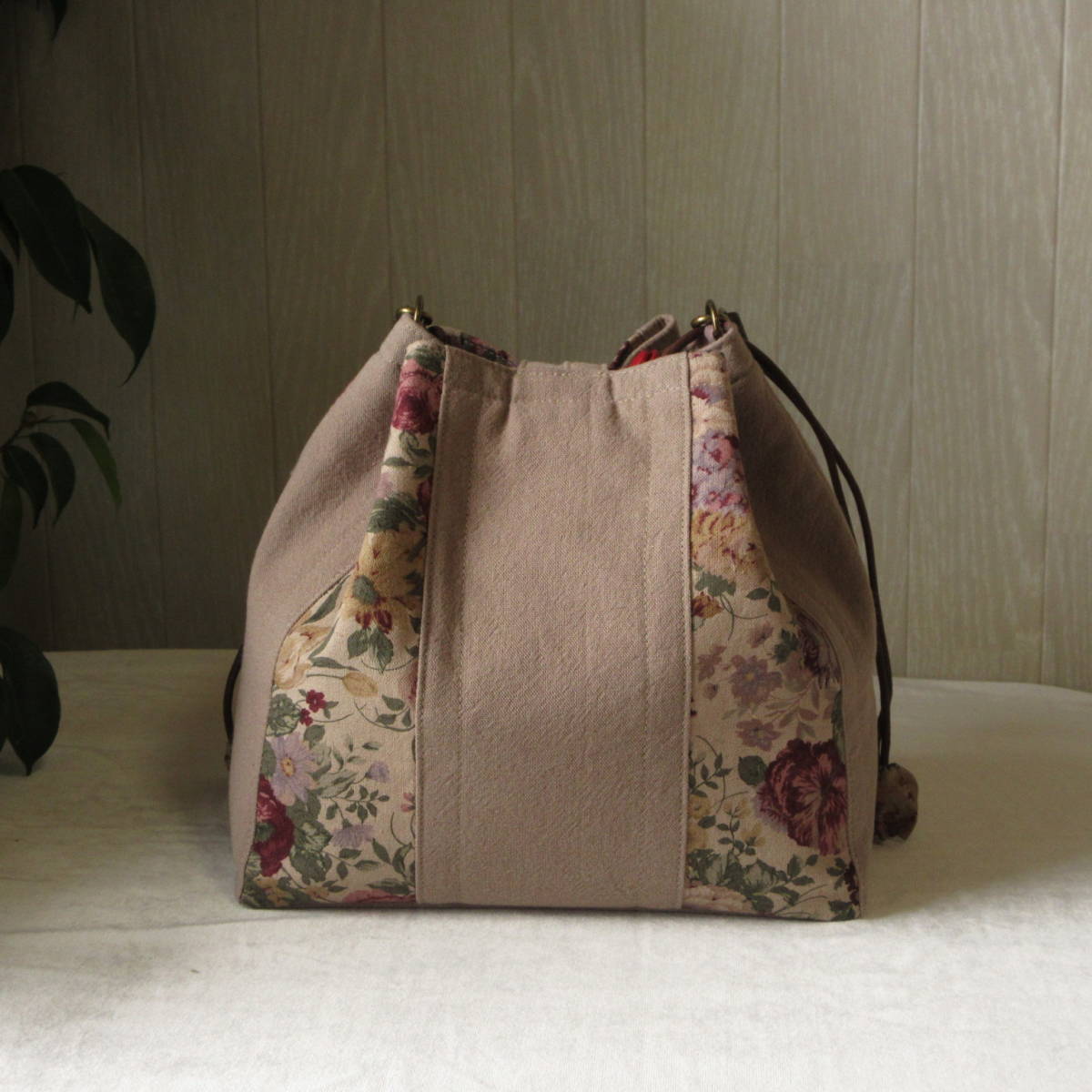 ハンドメイド☆巾着バッグ☆ワンハンドル☆アンティークフラワー柄☆茶 