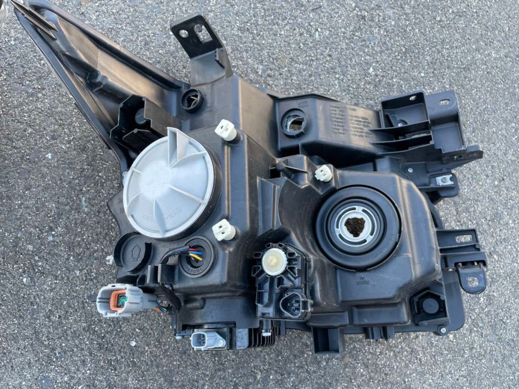 車 日産 エルグランド E52前期 左右セット ヘッドライトHID100-23009