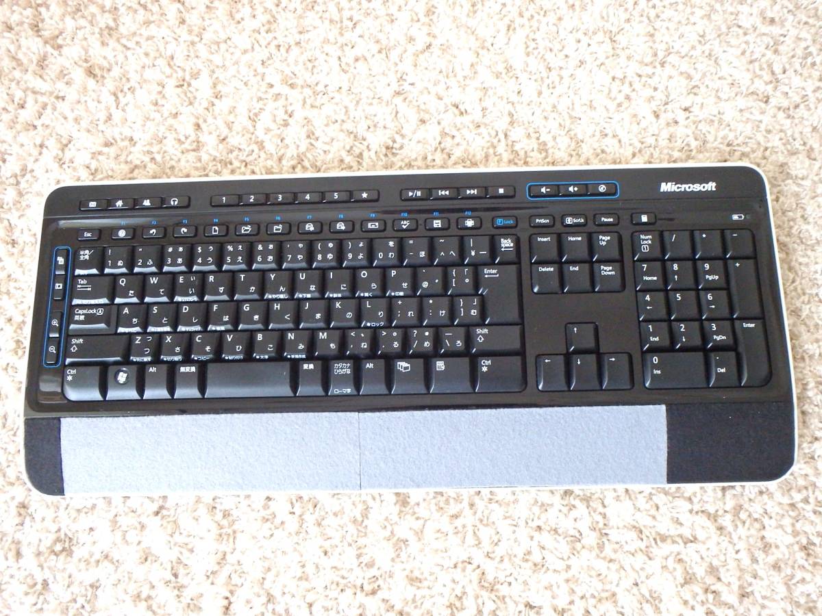 【Microsoft Wireless Keyboard 3000 V2.0】＋【サンワサプライ MR-LC202BK　電源タップ＆USBポート付き机上ラック　W600×D200】_2
