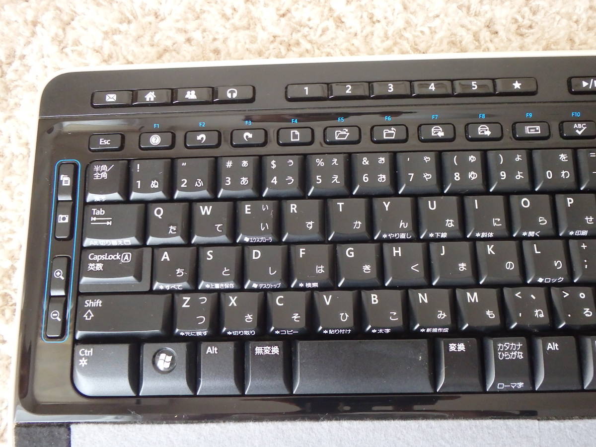 【Microsoft Wireless Keyboard 3000 V2.0】＋【サンワサプライ MR-LC202BK　電源タップ＆USBポート付き机上ラック　W600×D200】_3