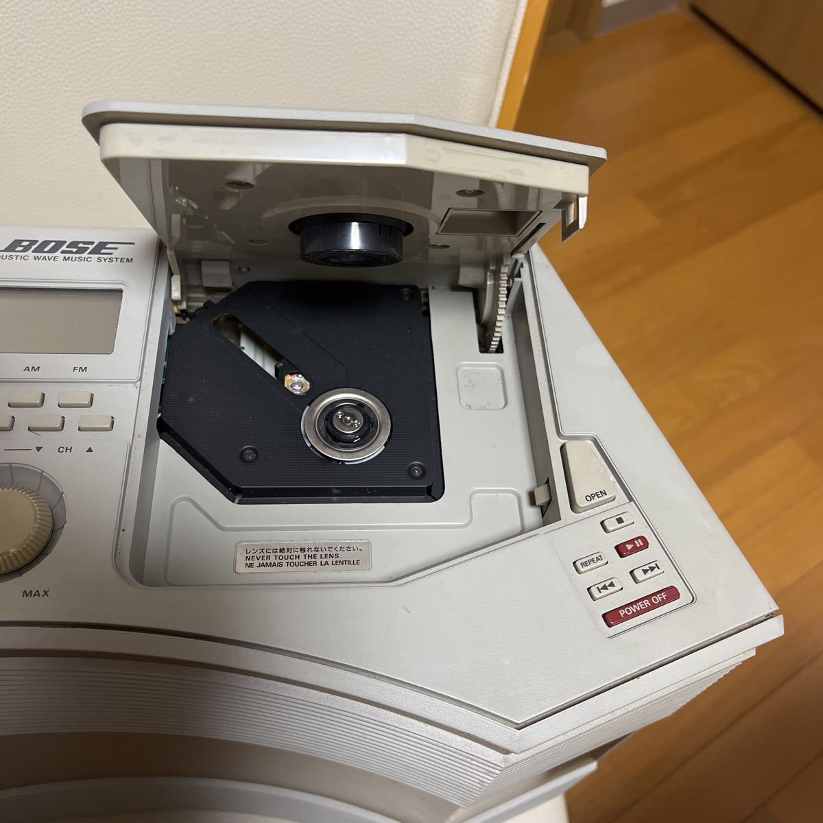 AW-1D Bose BOSE Acoustic Wave Music CDラジカセ .: その他 CD System ACOUSTIC ボーズ : ラジオ BOSE.ボ-ズのCDラジカセ.AW-1D.ケース付き綺麗です