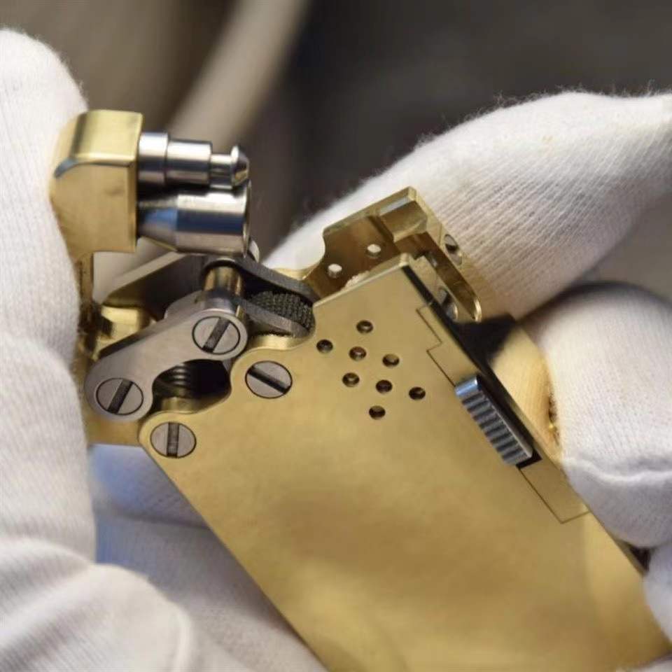 真鍮 ハンドメイド 機械式スライド着火 重量感オイルライター 安全ロック付き 最高傑作 世界中で大人気 新品 ゴールド