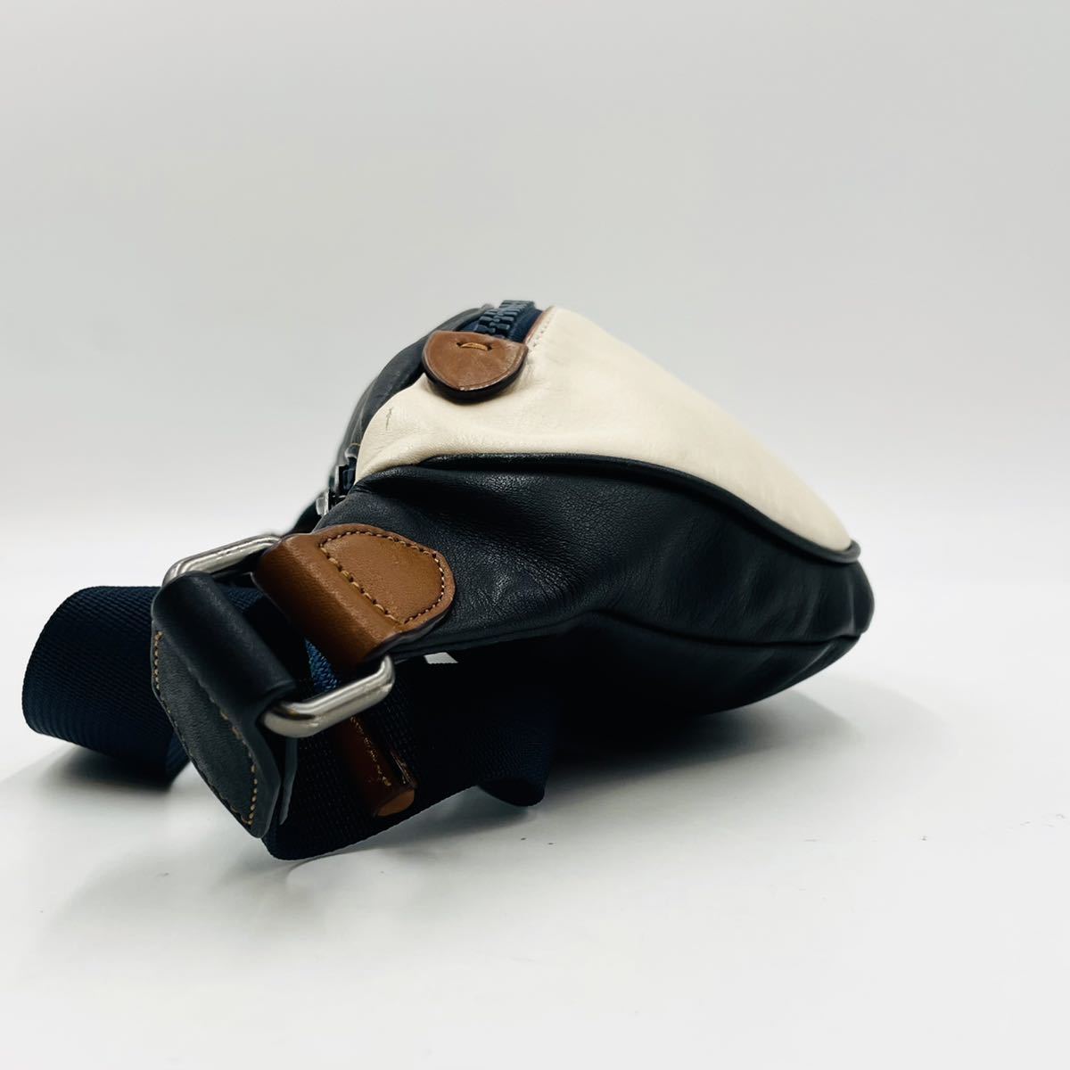コーチCOACHショルダーバッグ斜め掛けメッセンジャーバッグ茶