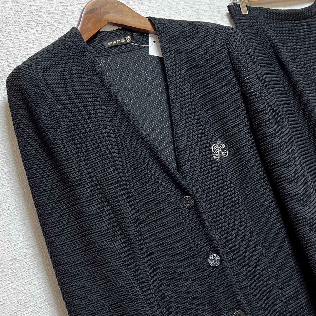 即決 イタリヤ 伊太利屋 レディース セットアップ 黒 サイズ１１ レターパック可 (763990) 伊太利屋 イタリヤ - セットアップの人気アイテム 伊太利屋（レディース）のフリマアイテム一覧 スーツの人気アイテム