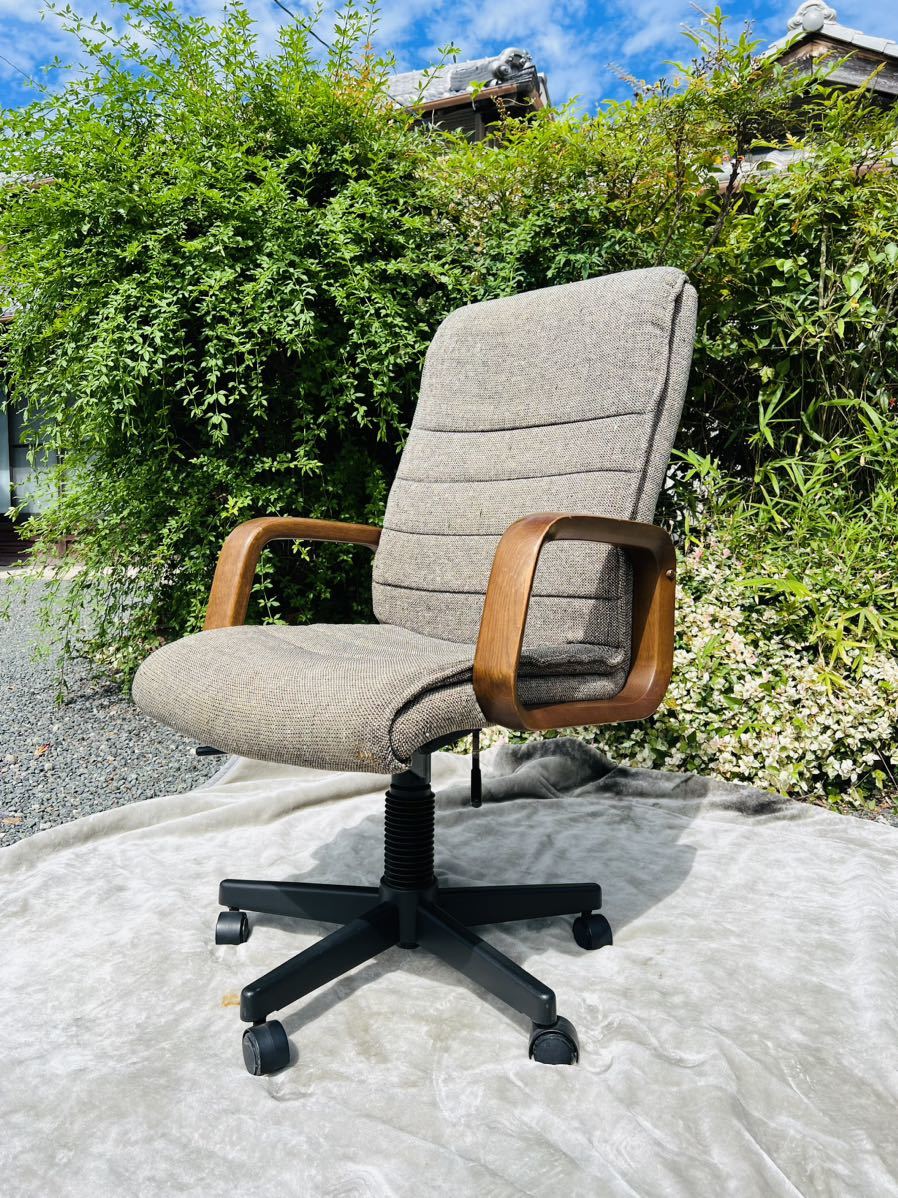 カリモク デスクチェア デスク | FURNITURE） 心地よいホールド感の