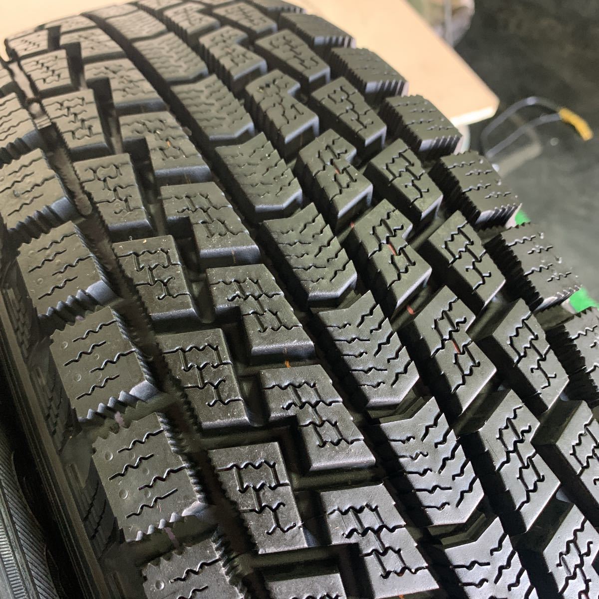 新品ハンコックスタッドレスタイヤ175/80R16 ジムニー　送料込み‼️ 溝ありスタッドレス 175/80R15 ハンコック スズキジムニー専用！JA11
