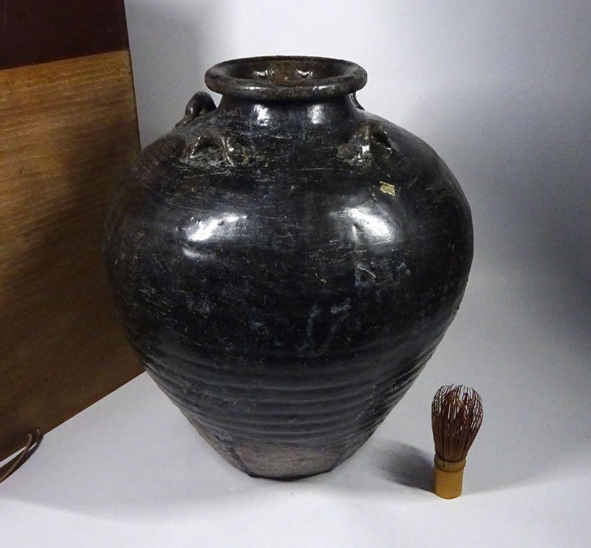 限定セール，人気SALE 緑屋fs 時代物 六朝期 西晋 黒釉 四耳壷 高約38cm 箱付 唐物 中国古玩 i9/8-6972/15-4#140(その他)｜売買されたオークション情報、yahooの商品情報をアーカイブ公開 - オークファン 陶磁一般