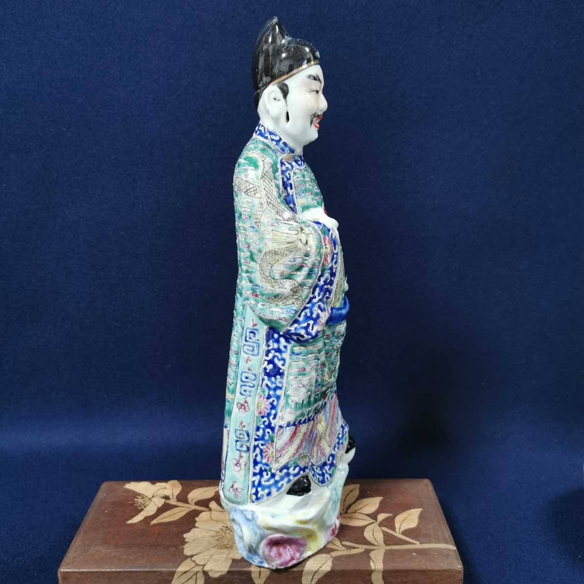 中国古美術品　清の乾隆時代　粉彩金彩孔雀中皿　本物保証　23cm 粉彩 中国美術 清時代 - 古美術 古陶磁器 置物 SAKURA 唐物 美しさ