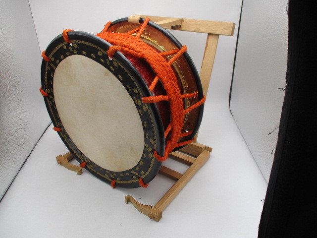 【2026，低価】 和楽器 和太鼓 附締太鼓 直径約34cm 台 バチ付き(附締太鼓)｜売買されたオークション情報、yahooの商品情報をアーカイブ公開 - オークファン 附締太鼓