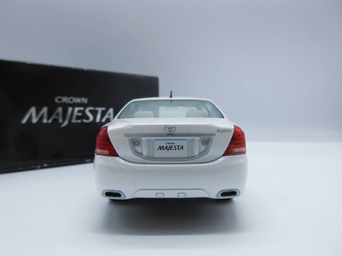 1/30 トヨタ クラウンマジェスタ 200系 CROWN MAJESTA カラーサンプル 