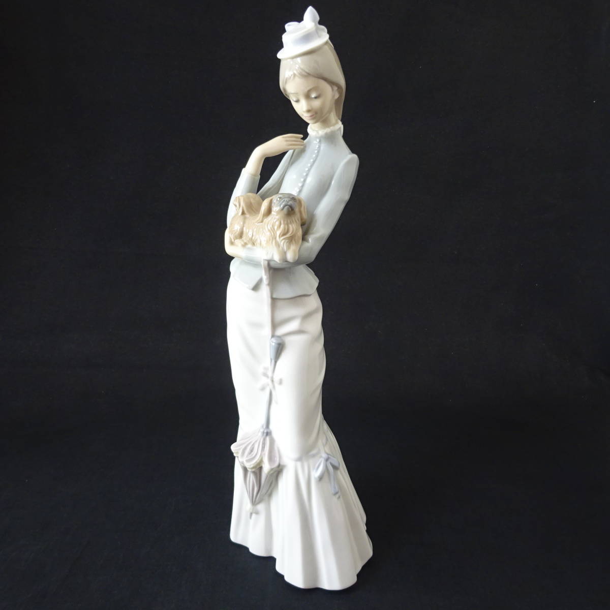 リヤドロ LLADRO 0 フィギュ : 「子犬を抱く貴婦人」の落札相場・落札 