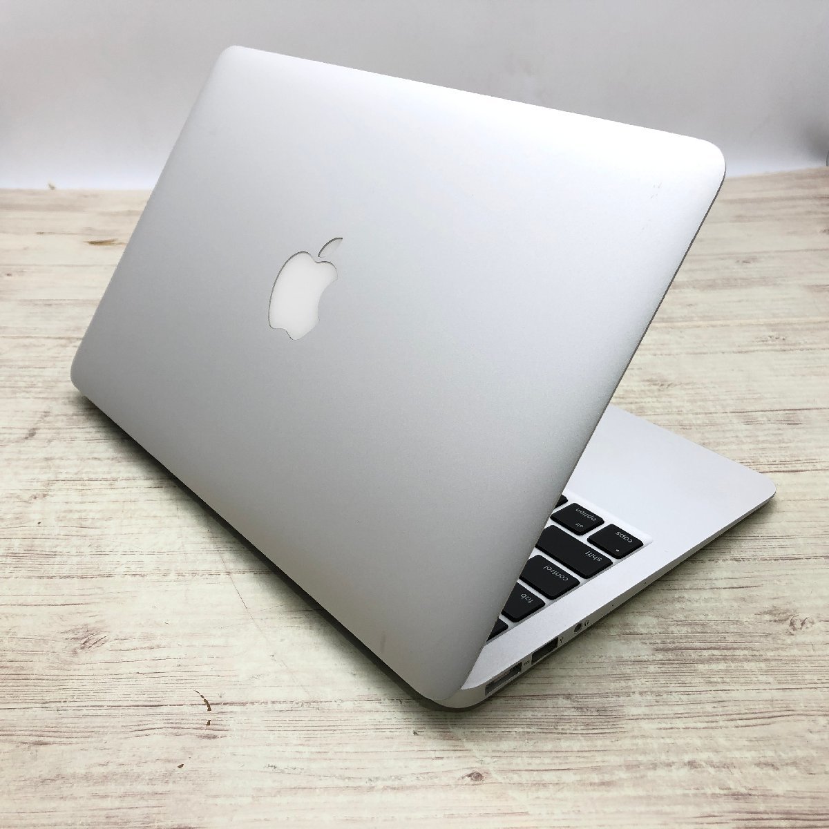Apple MacBook Air 11inch Early2014 A1465 Core i5 1.40GHz/8GB/256GB