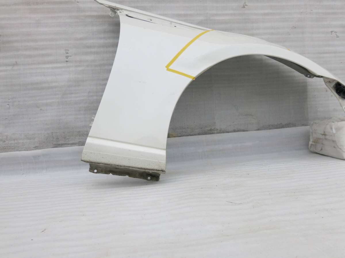 86後期純正フロントフェンダー　(右) 正規品，低価 トヨタ/86/ZN6/BRZ/ZC6/純正品/右フロントフェンダー /