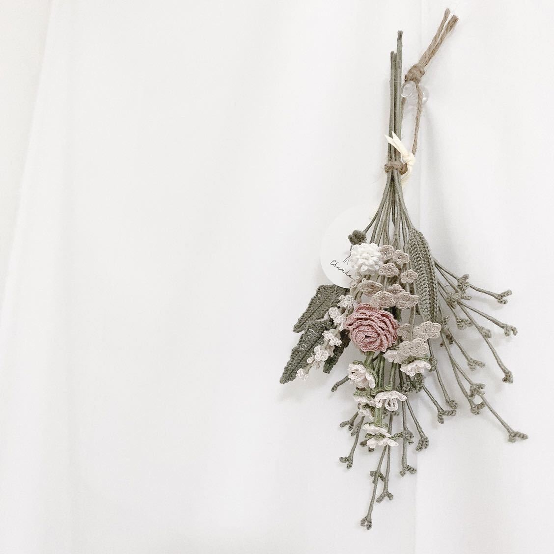 レース編み 壁飾り 花 ピンク薔薇の編み物スワッグ ハンドメイド