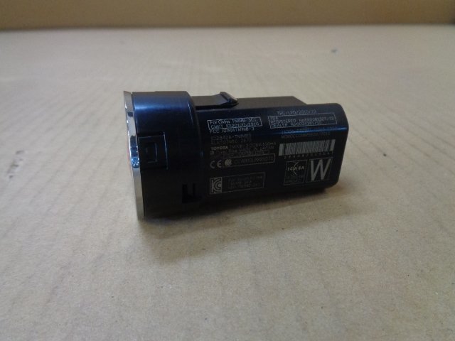 アクア　NHP10　G's　エンジン　スタート　スイッチ　プッシュスタート　ドアミラースイッチ　レベリングスイッチ　純正　22148　伊t　