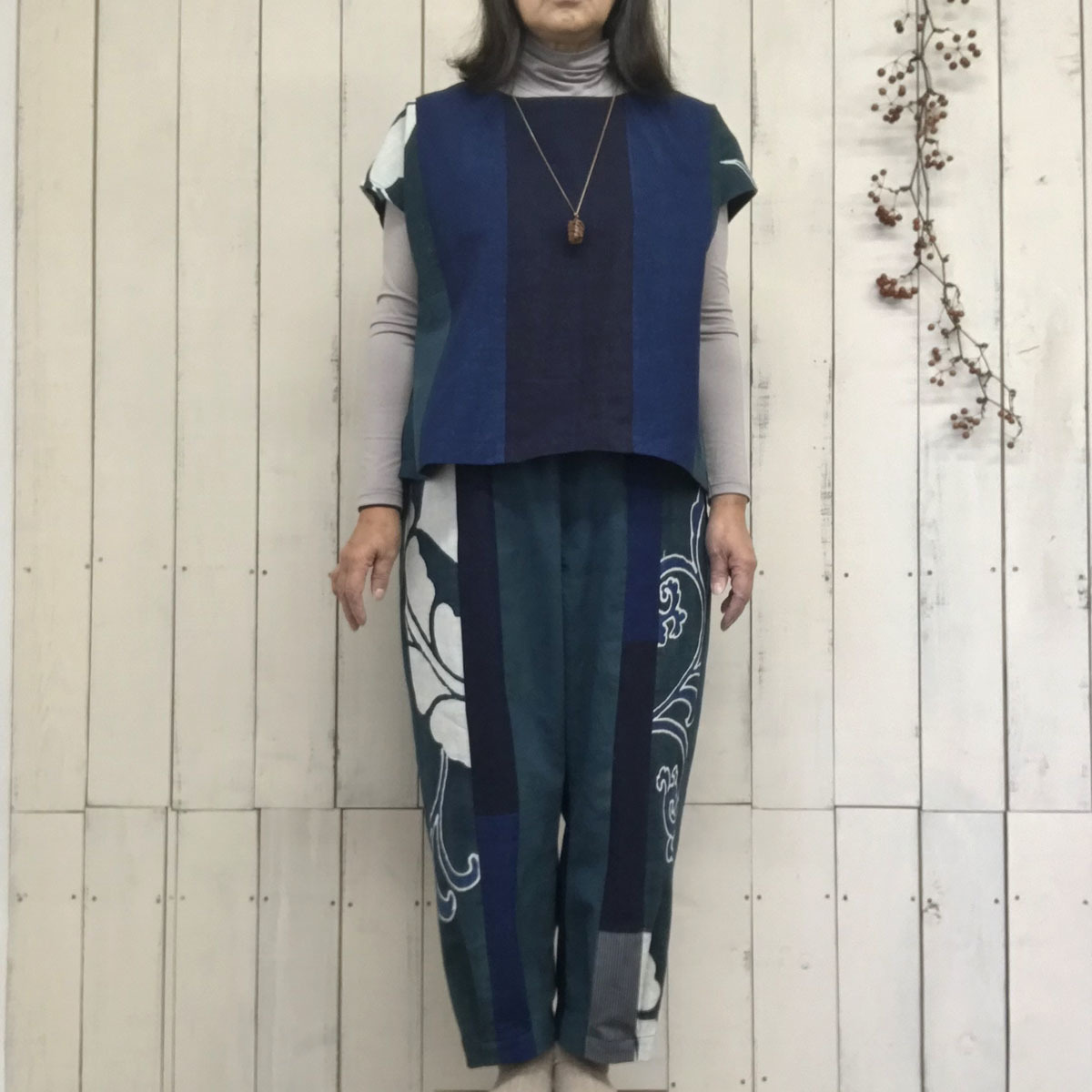 古布 藍染 古布リメイク 藍染木綿 藍染のワイド リバーシブルキャミベスト＋藍染のワイドパンツの うさぎ倶楽部 古布 藍染 木綿 ゆったりパンツ/着物リメイク/ハンドメイド/襤褸/ 古布リメイク/