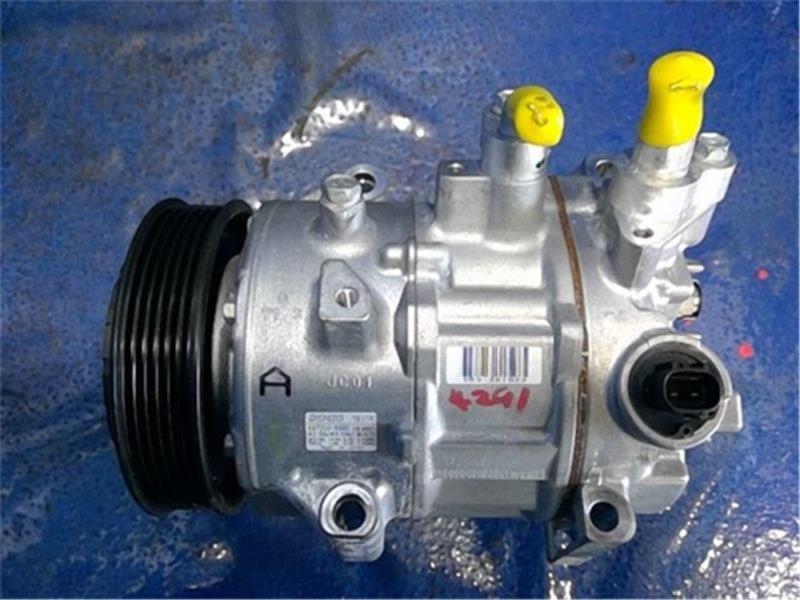 トヨタ 純正 ヴォクシー 《 MZRA95W 》 エアコンコンプレッサー P60403-22010129