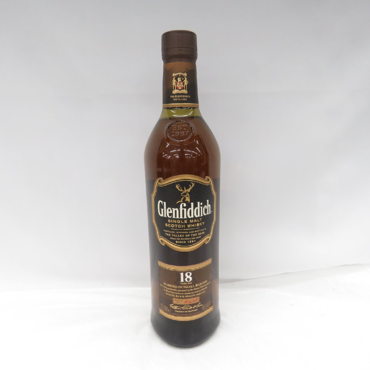 【古酒　スコッチ】Glenfiddich グレンフィデック18年　シングルモルトウイスキー　青陶器ボトル700ml 43% 18年 グレンフィディック Glenfiddich 40% 緑 バッチ